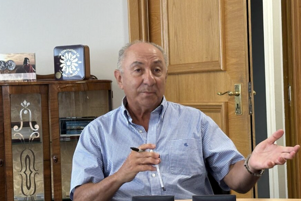 Osvaldo Ardiles Signs